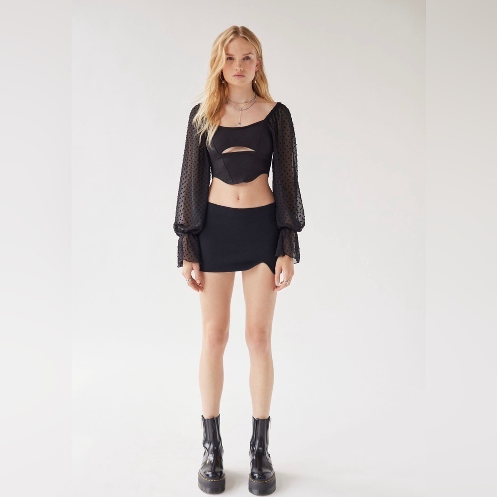 NWT URBAN OUTFITTERS Puff Sleeve Blouse In Black Size Large
